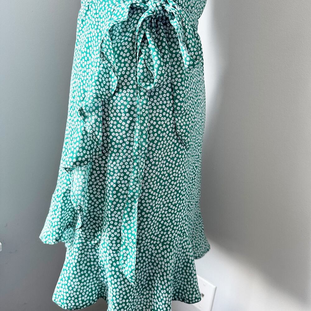 Abercrombie & Fitch Green Floral Wrap Dress M Ruffle Hem V Neck Cottagecore